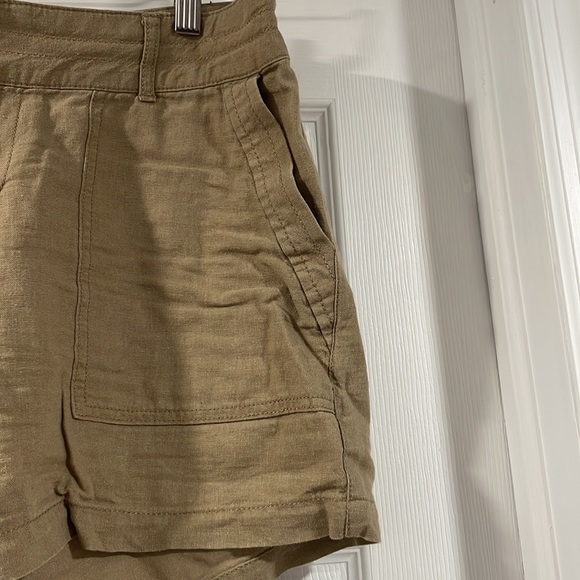 Apt 9 lightweight linen/rayon sz 10 khaki shorts w hidden button back pockets. - Picture 2 of 5